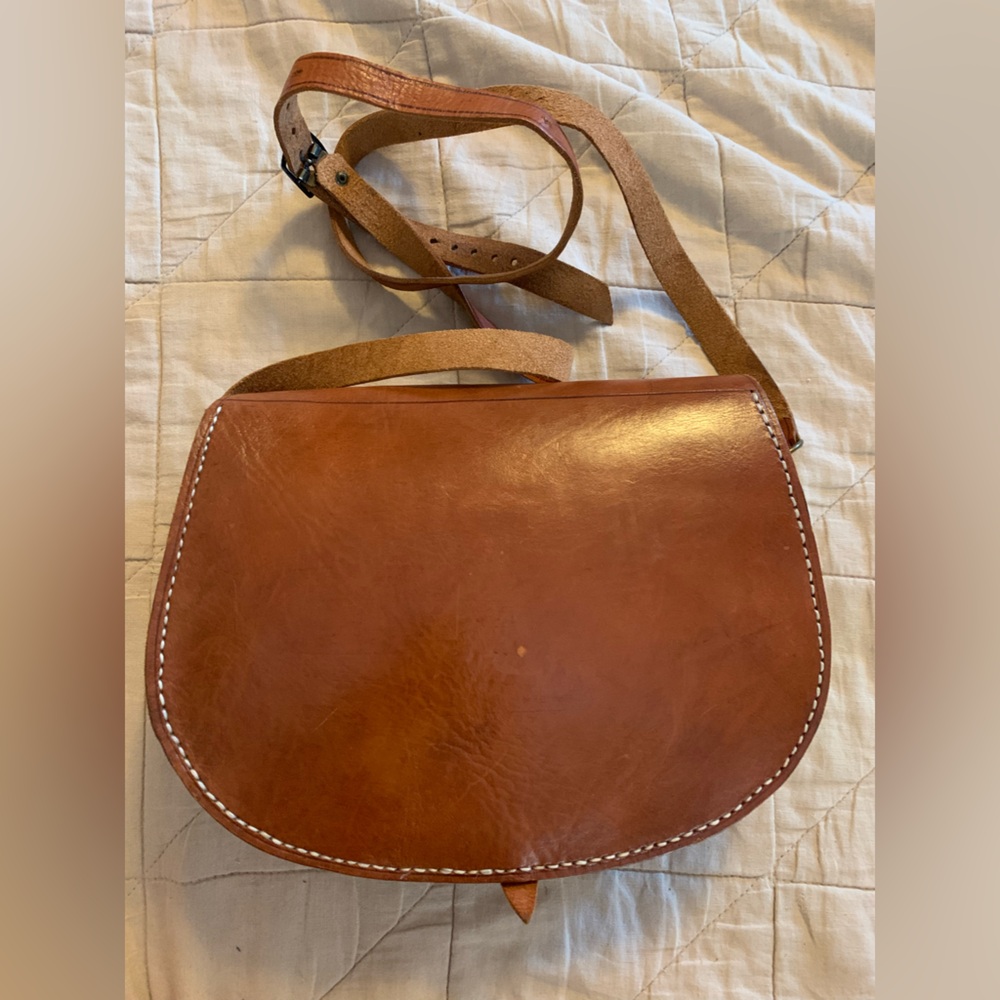 Handcrafted Brown Leather Crossbody Bag with Star Pattern - Picture 6 of 6